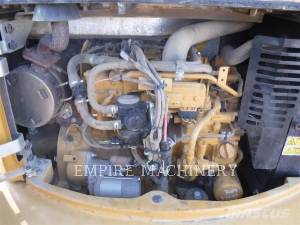 CAT 304E2 حفارات زحافة
