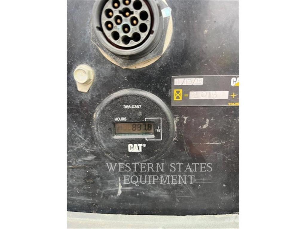 CAT 304E2 حفارات زحافة