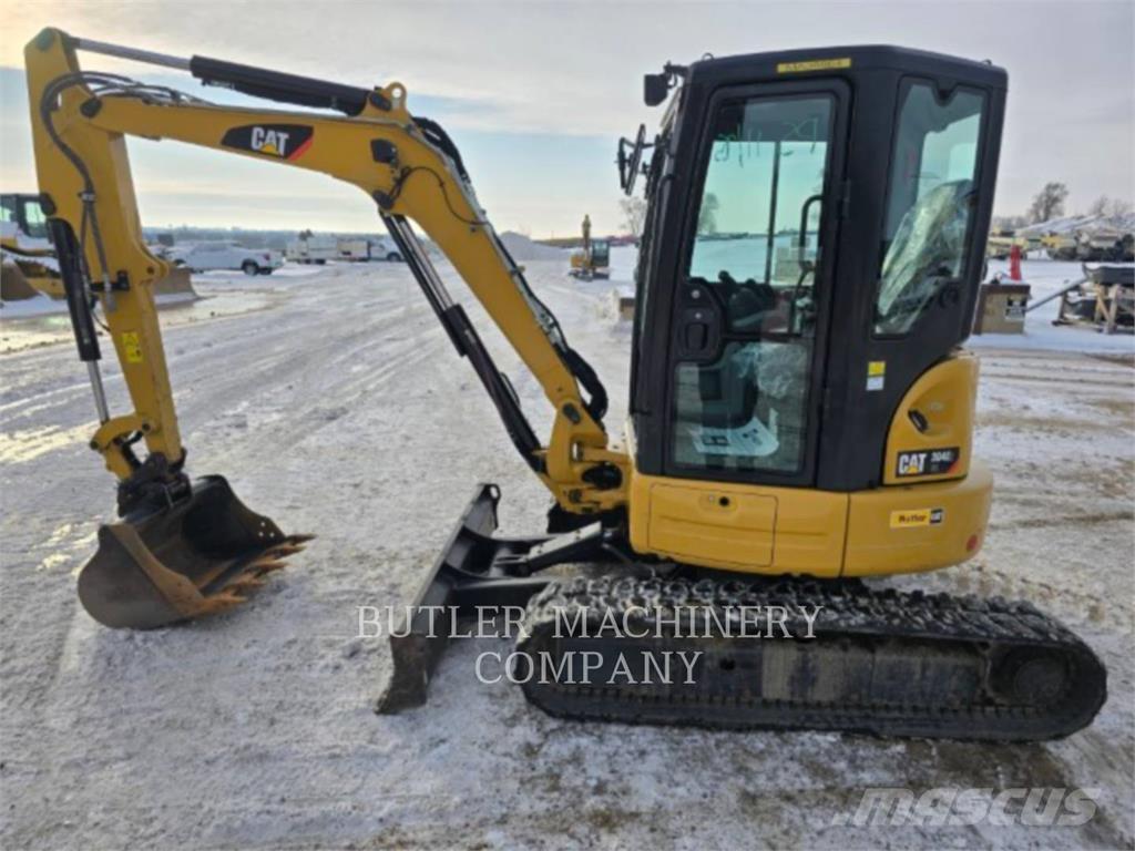 CAT 304E2 حفارات زحافة