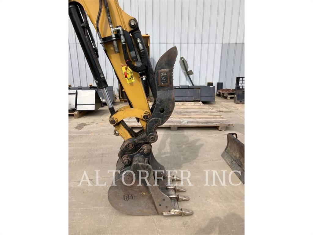 CAT 304E2 CR حفارات زحافة