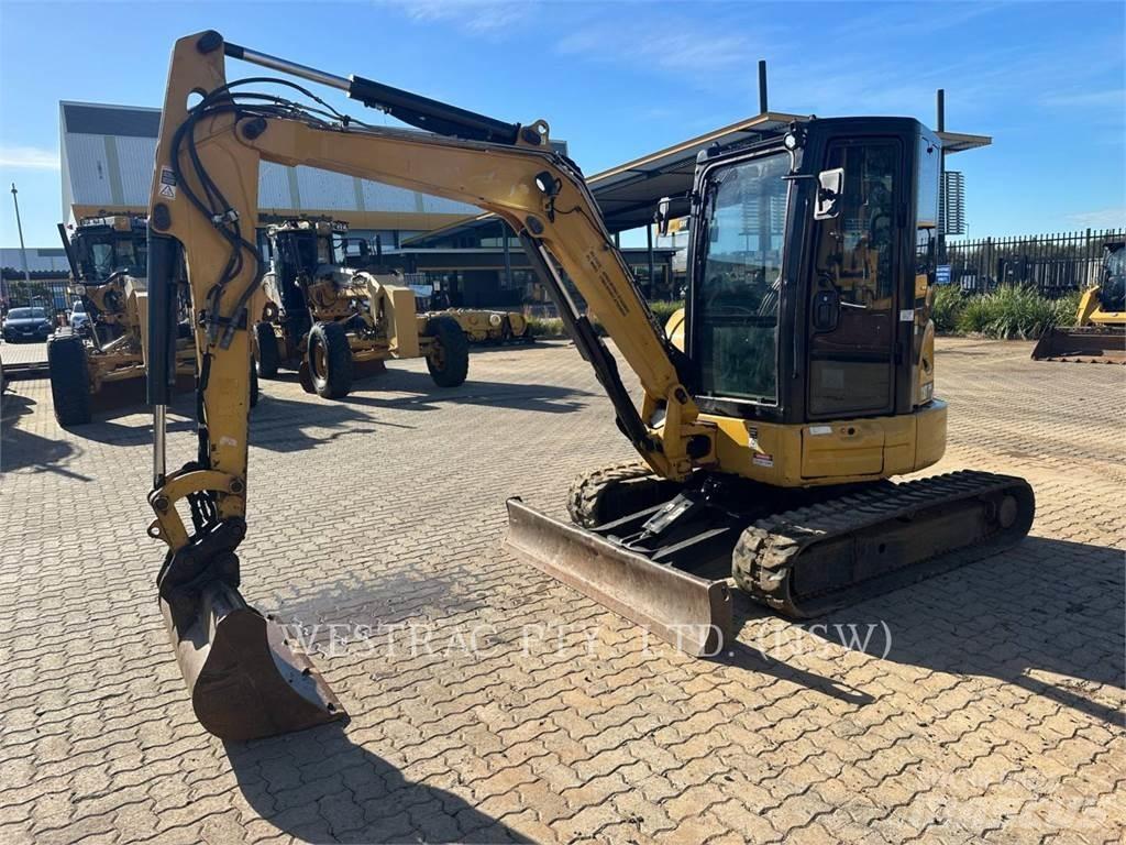 CAT 304E2CR حفارات زحافة