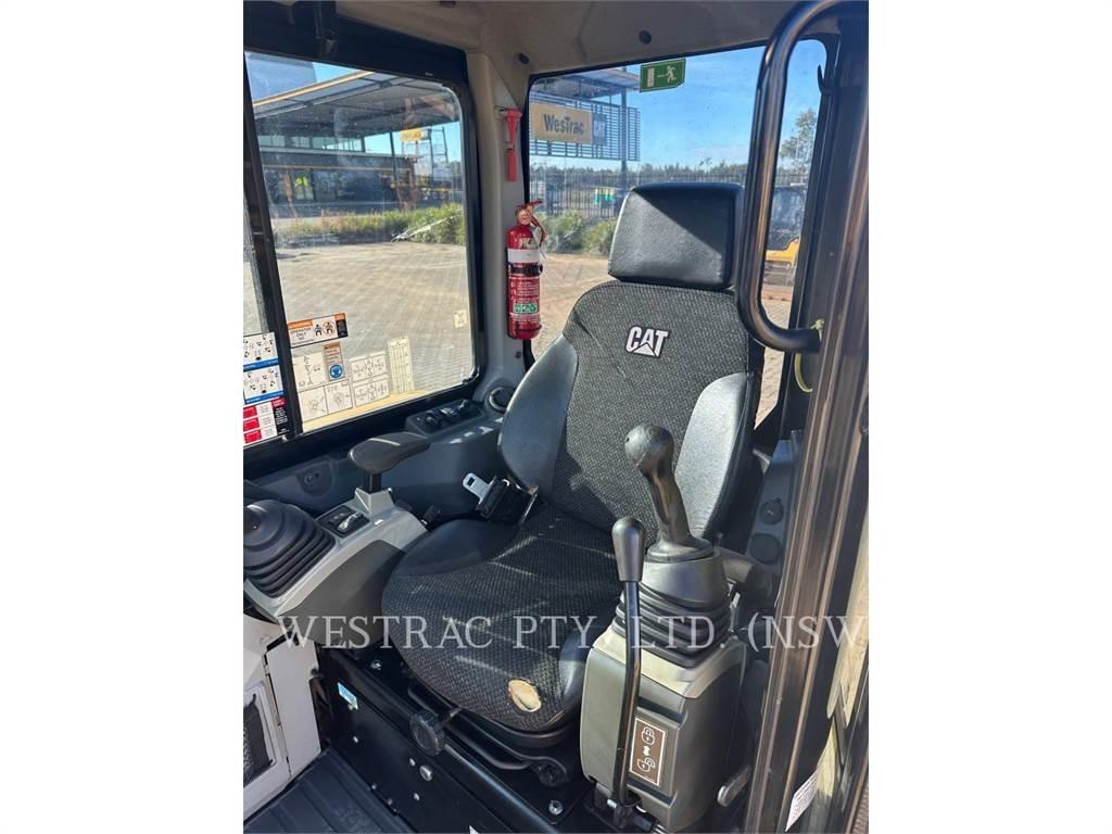 CAT 304E2CR حفارات زحافة