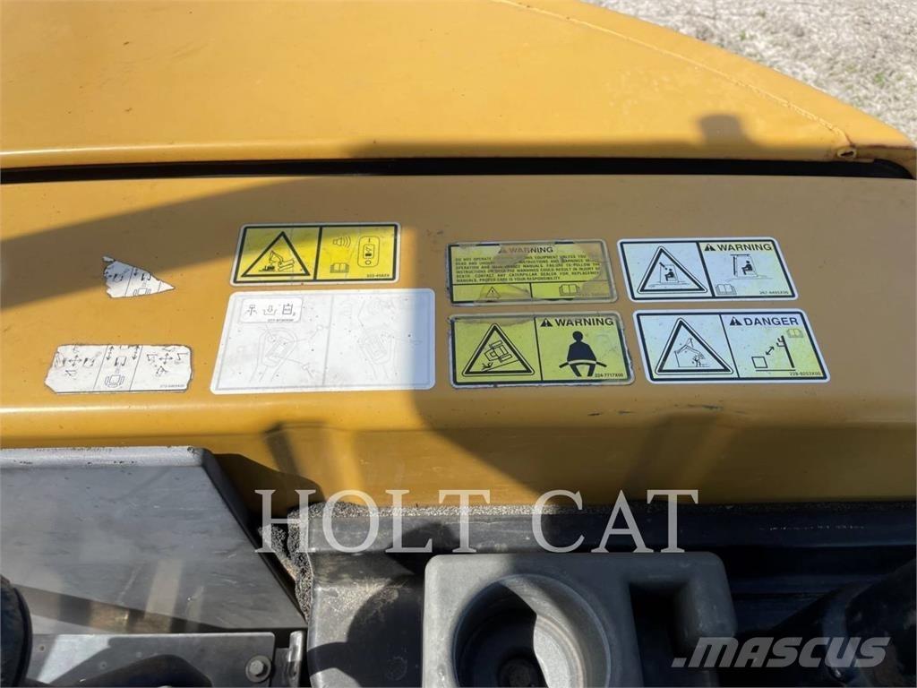 CAT 304ECR حفارات زحافة