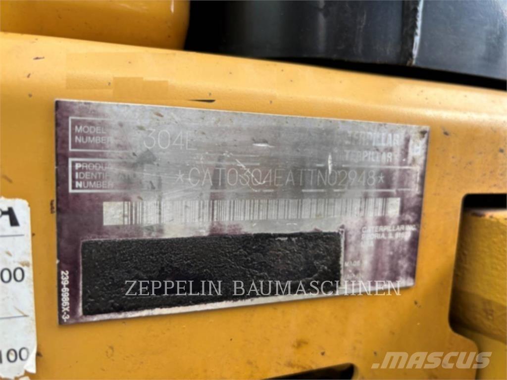 CAT 304ECR حفارات زحافة