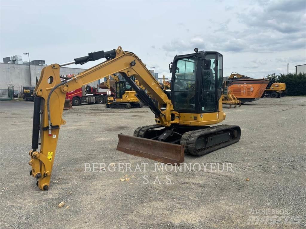 CAT 305 حفارات زحافة