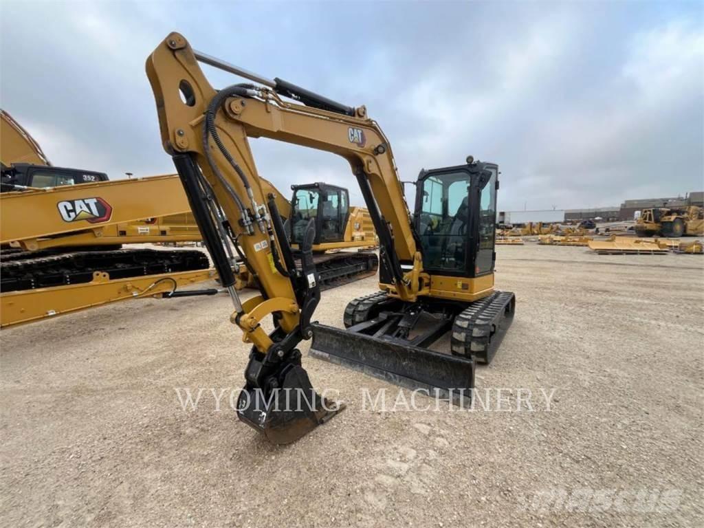 CAT 305 حفارات زحافة