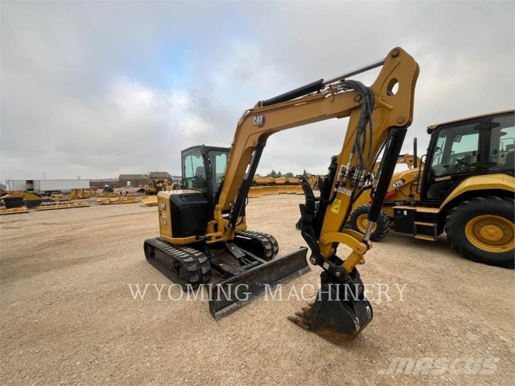 CAT 305 حفارات زحافة