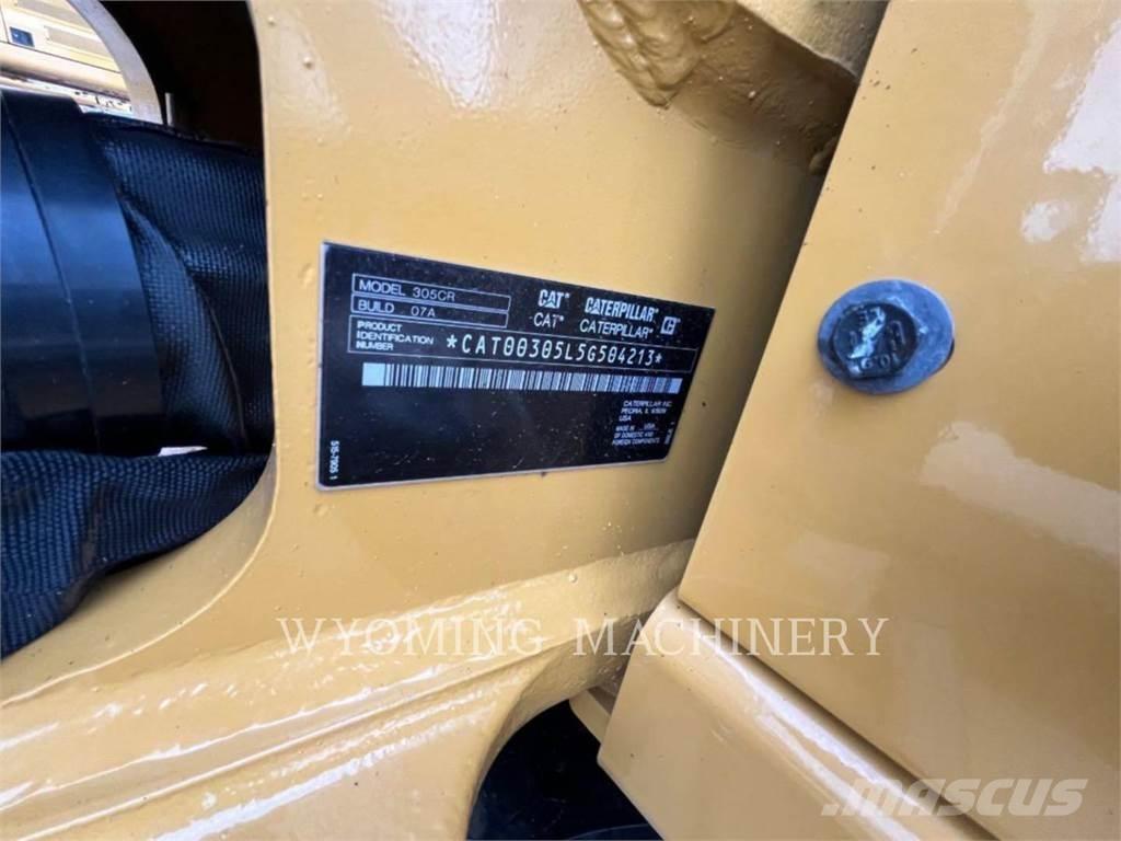 CAT 305 حفارات زحافة