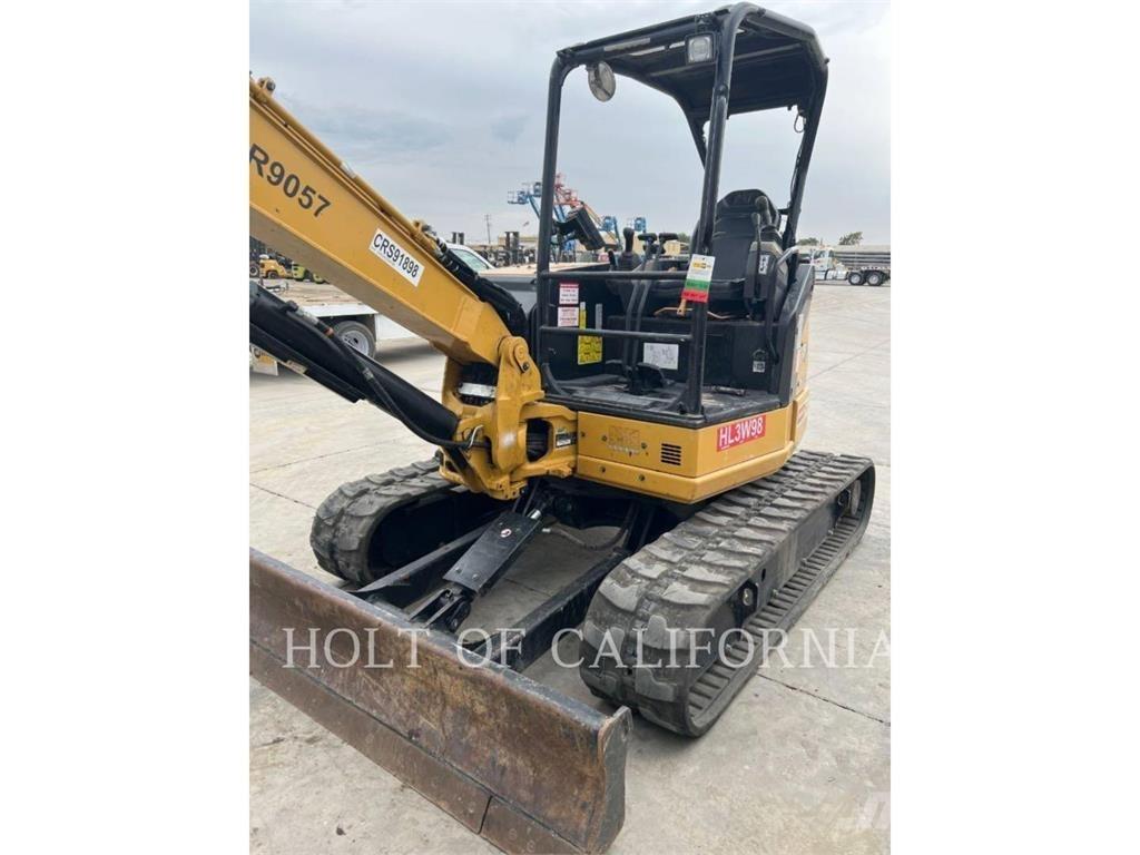 CAT 305 حفارات زحافة