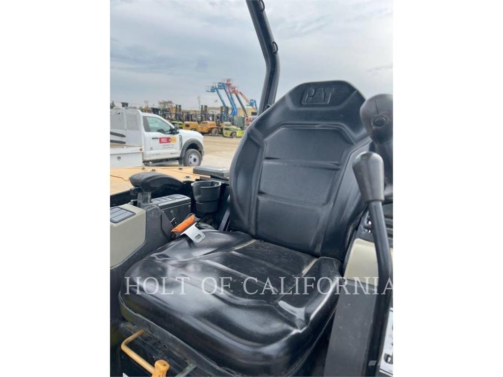 CAT 305 حفارات زحافة