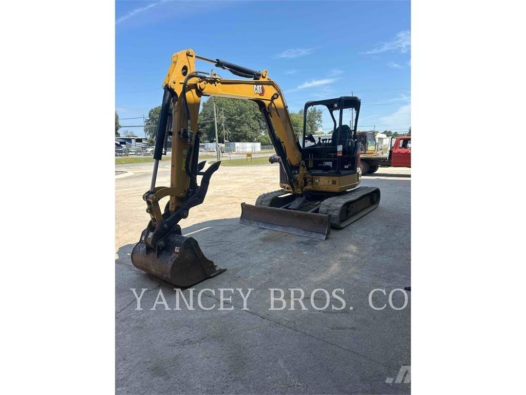 CAT 305 حفارات زحافة