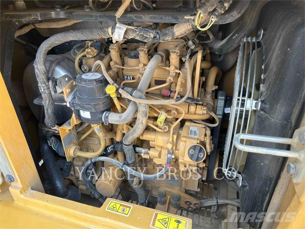 CAT 305 حفارات زحافة