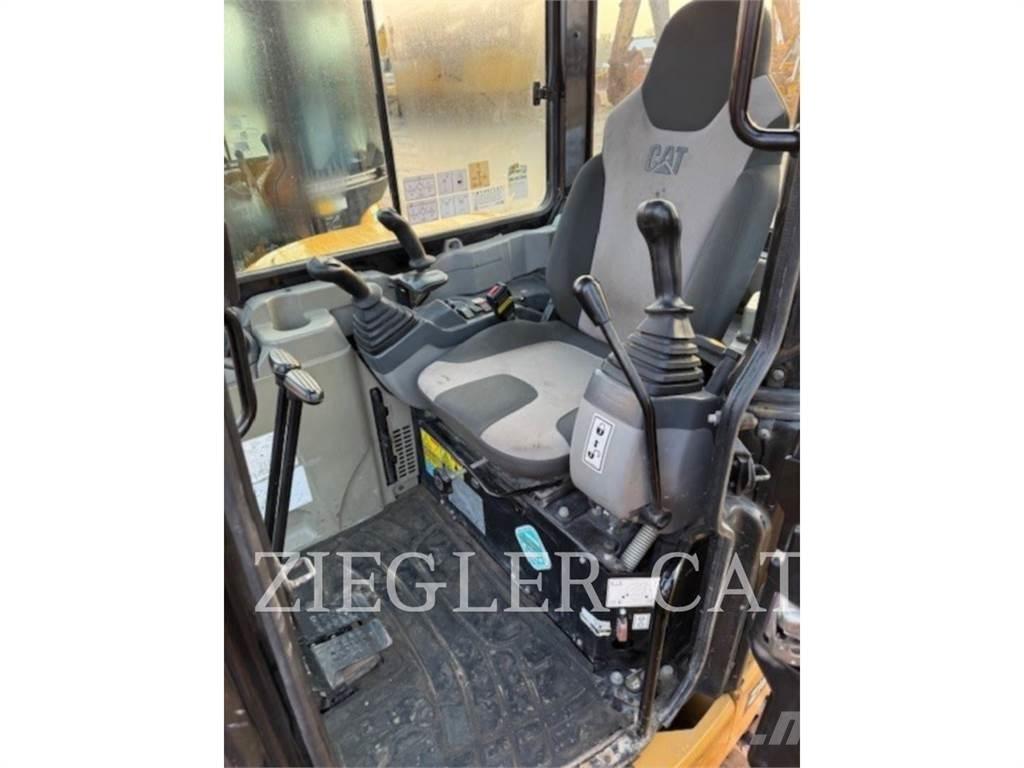 CAT 305.5D حفارات زحافة