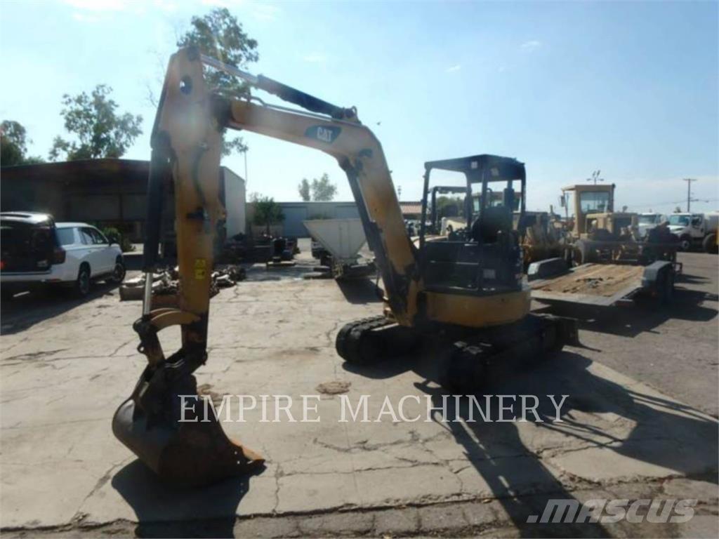 CAT 305.5E حفارات زحافة