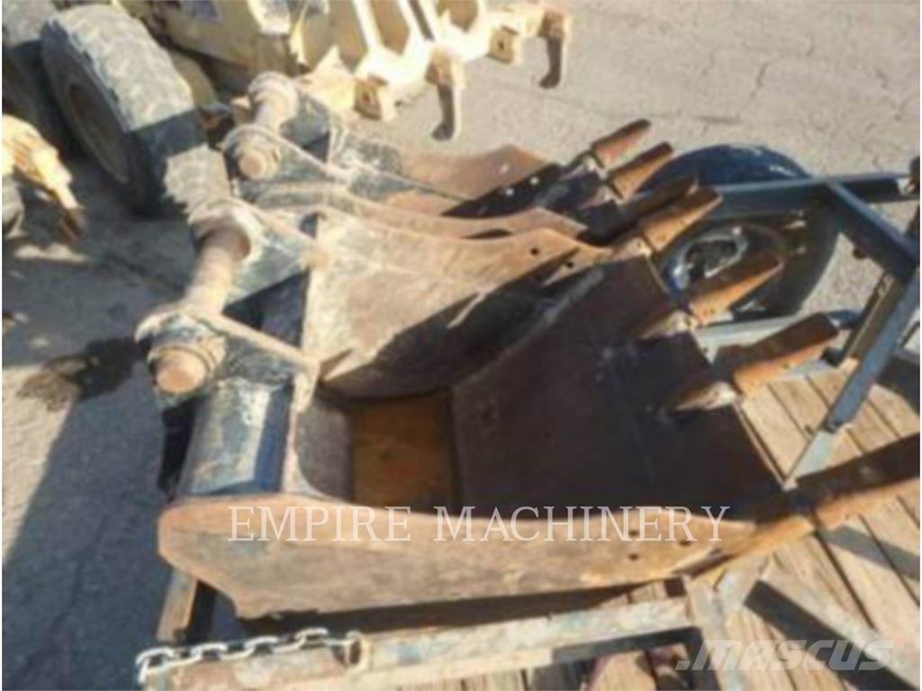 CAT 305.5E حفارات زحافة