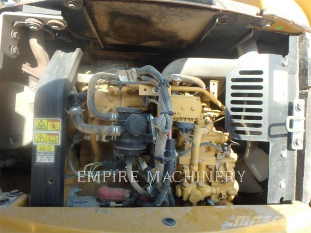CAT 305.5E حفارات زحافة