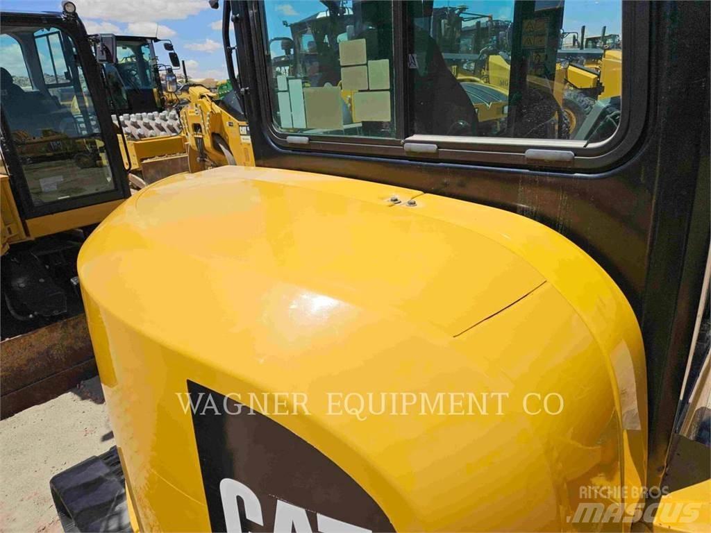 CAT 305.5E2 حفارات زحافة