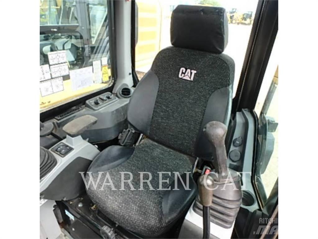 CAT 305.5E2 حفارات زحافة