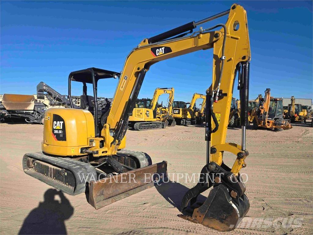 CAT 305.5E2 حفارات زحافة