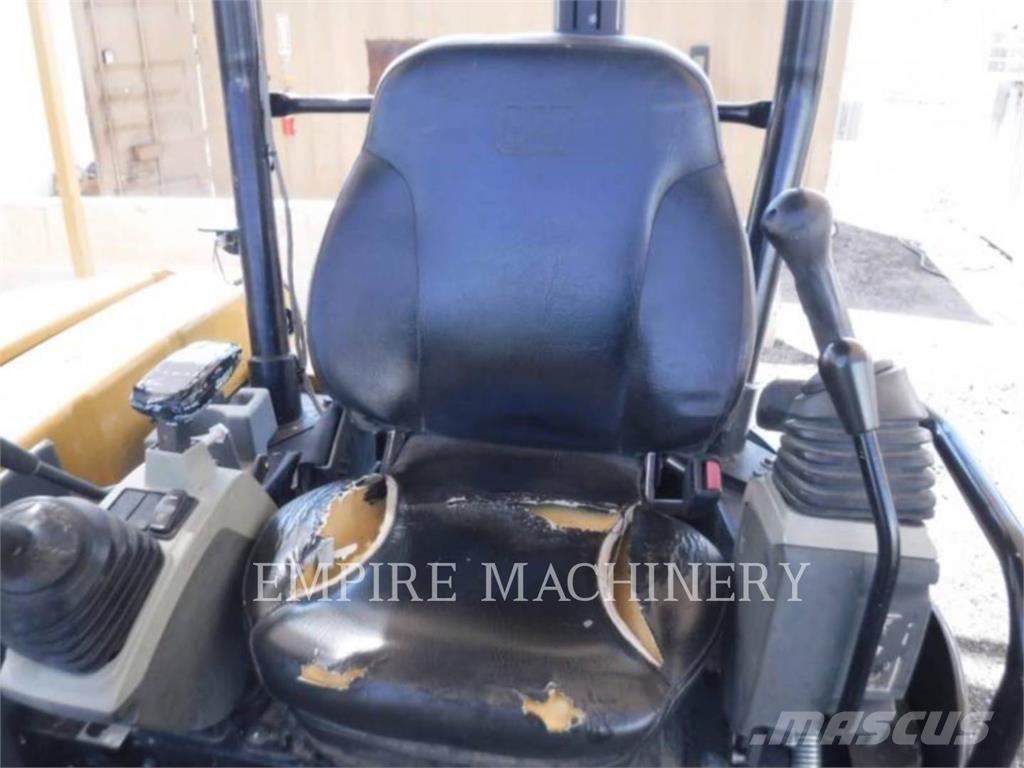 CAT 305.5E2 حفارات زحافة