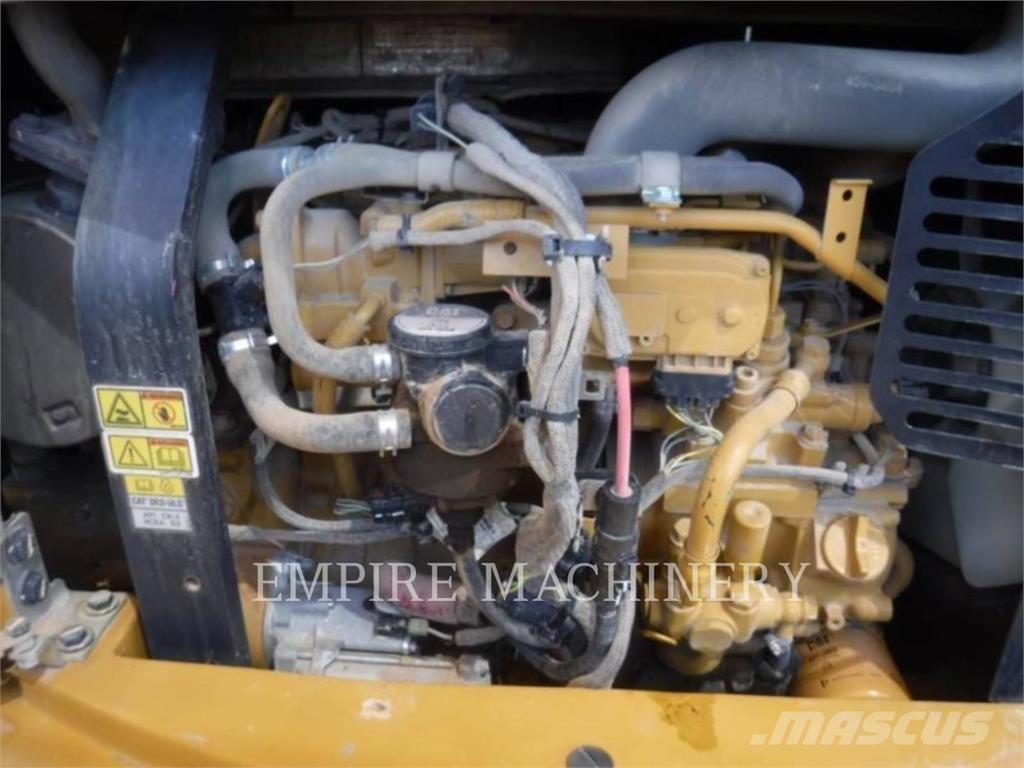 CAT 305.5E2 حفارات زحافة