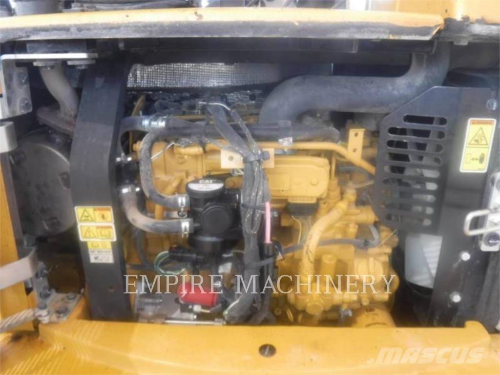 CAT 305.5E2 حفارات زحافة