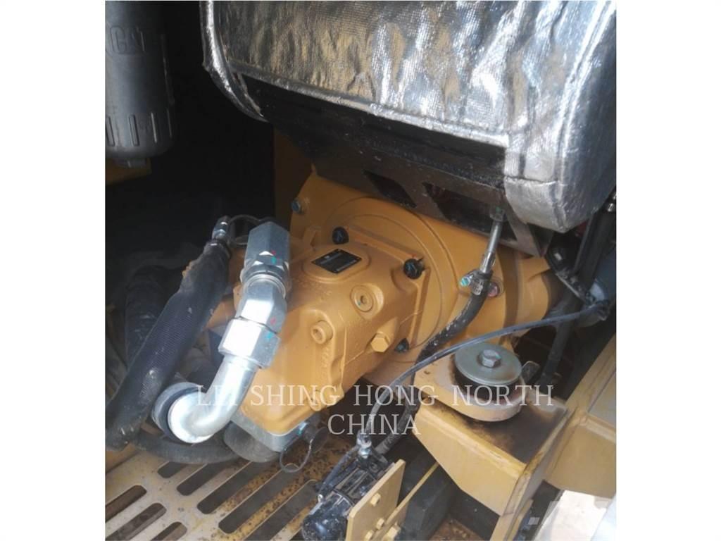 CAT 305.5E2 حفارات زحافة