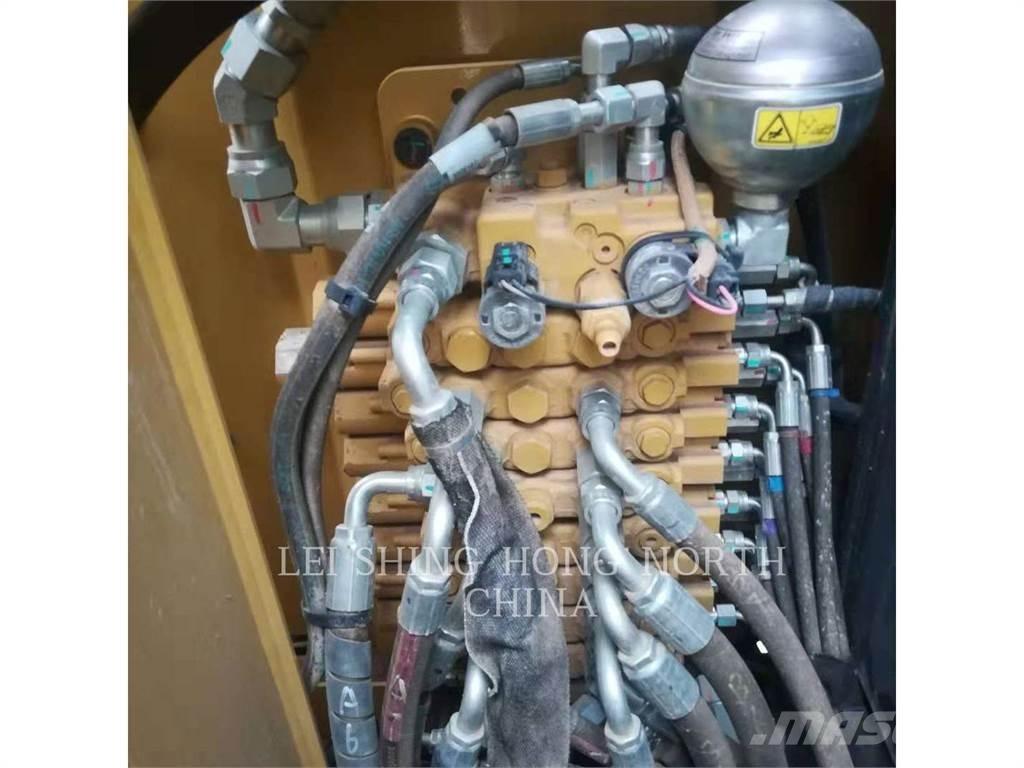 CAT 305.5E2 حفارات زحافة