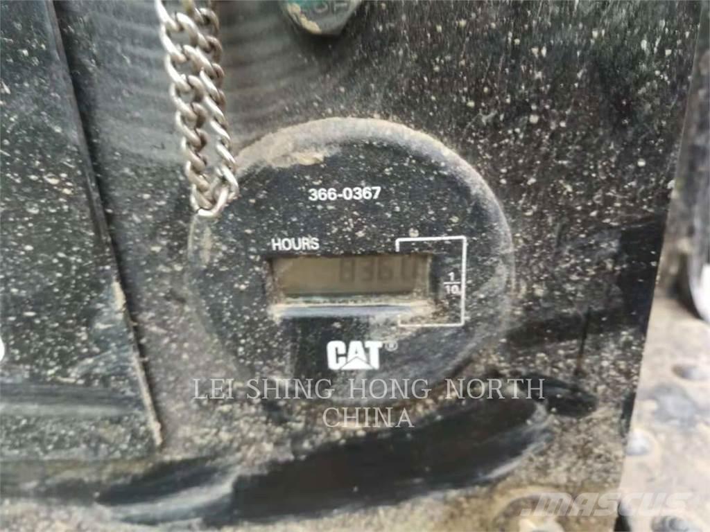 CAT 305.5E2 حفارات زحافة