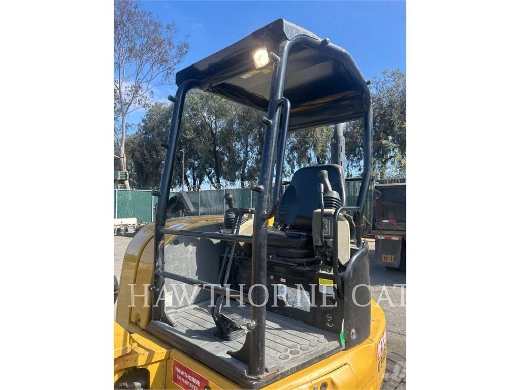 CAT 305.5E2 TH حفارات زحافة
