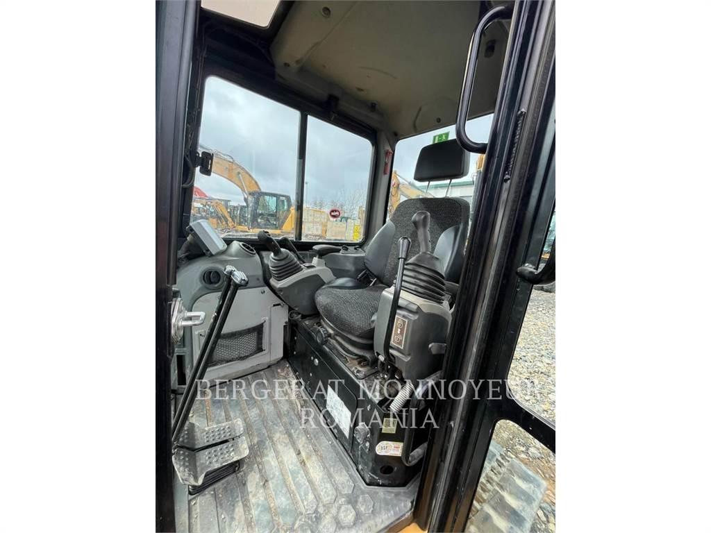 CAT 305.5E2CR حفارات زحافة