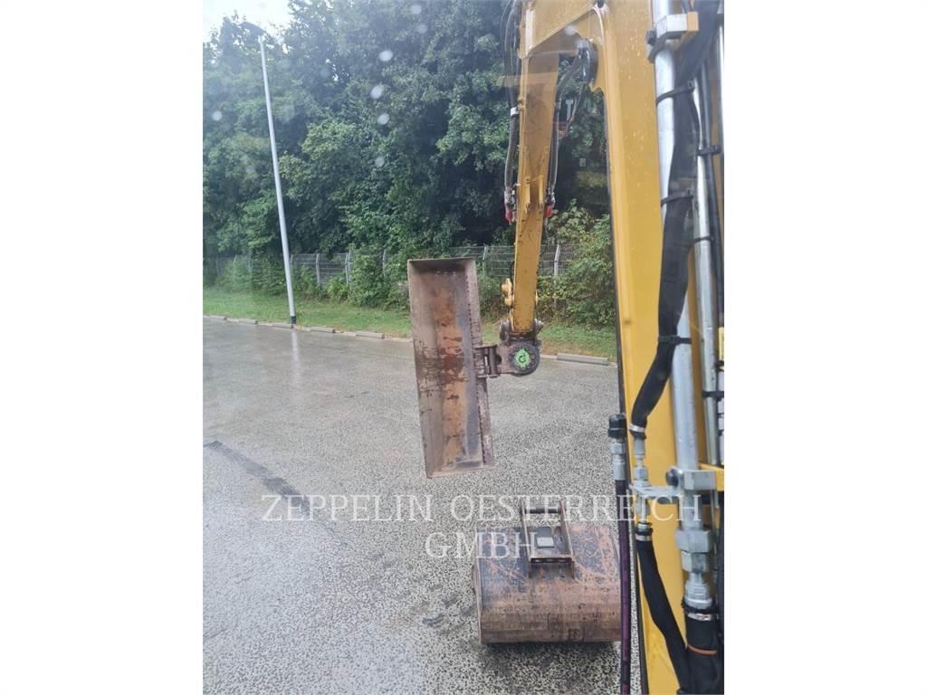 CAT 305.5E2CR حفارات زحافة