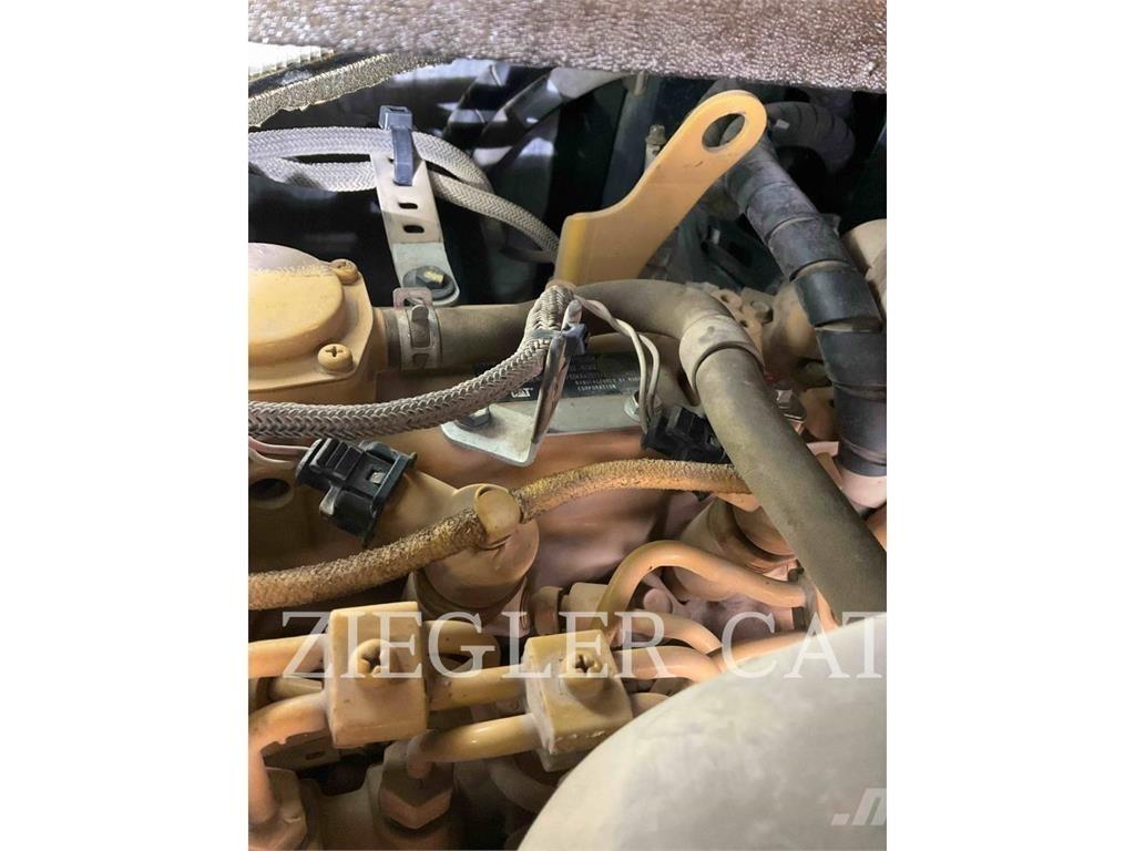 CAT 305.5E2CR حفارات زحافة