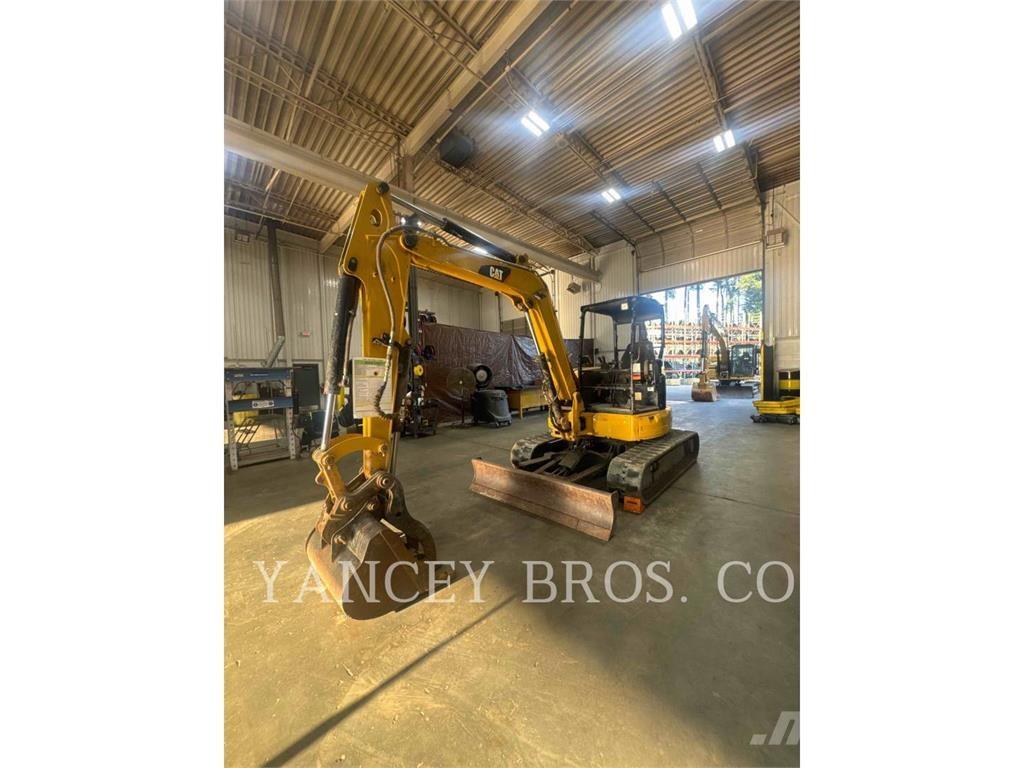 CAT 305.5E2CR حفارات زحافة