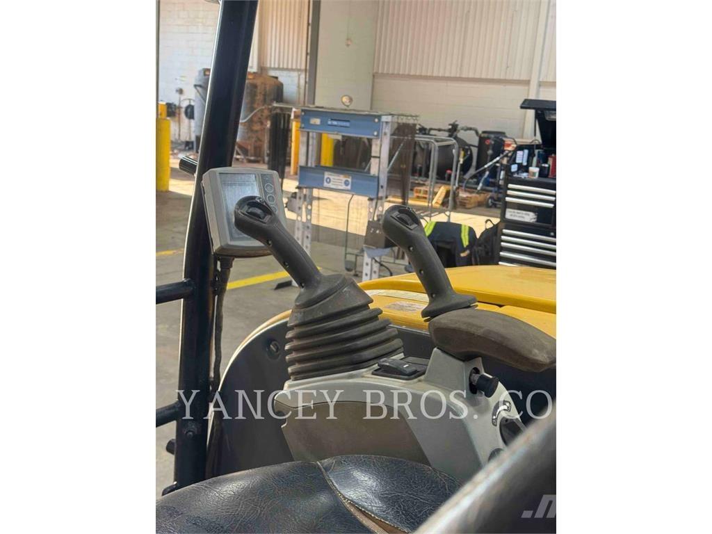 CAT 305.5E2CR حفارات زحافة