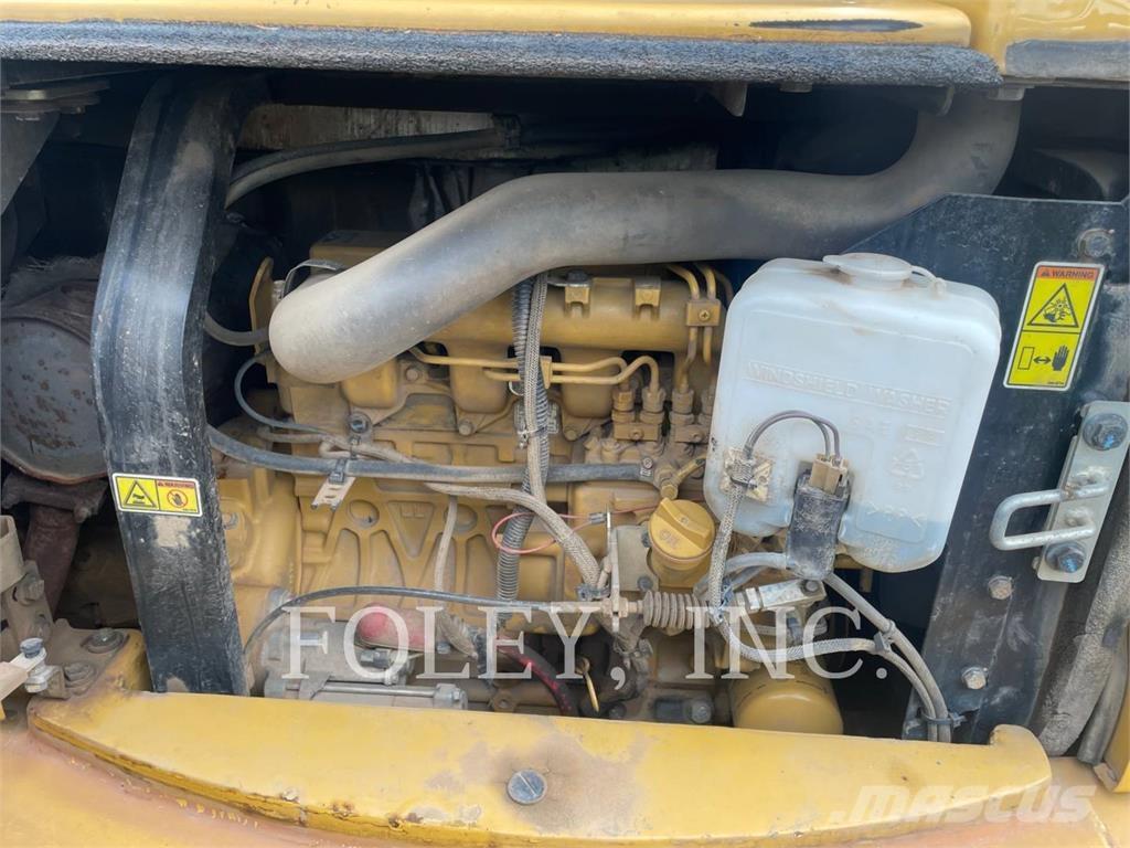 CAT 305.5E2CR حفارات زحافة