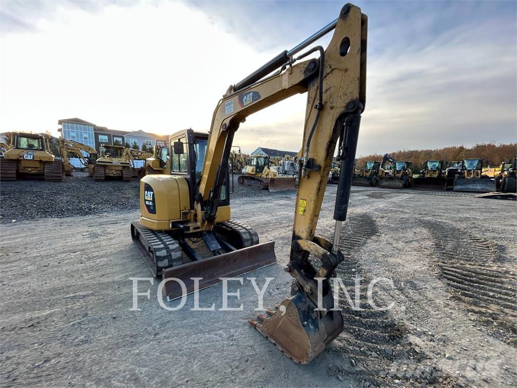 CAT 305.5E2CR حفارات زحافة