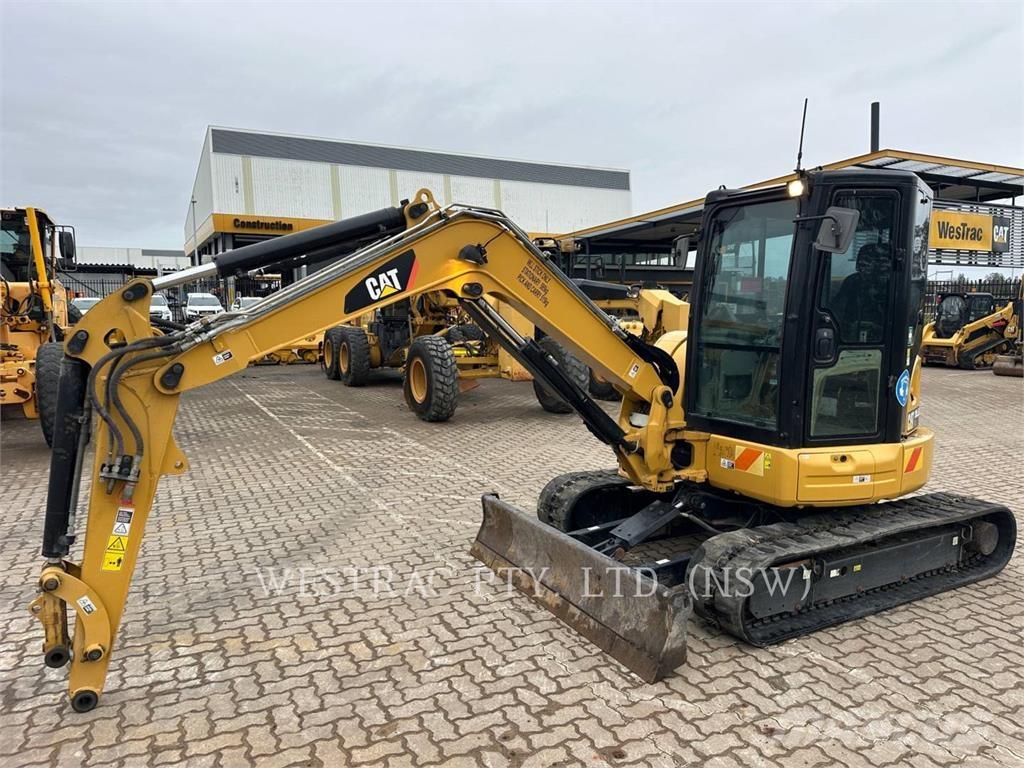 CAT 305.5E2CR حفارات زحافة