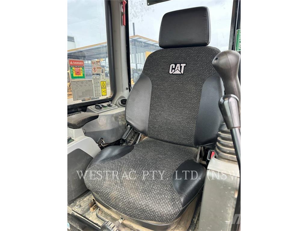 CAT 305.5E2CR حفارات زحافة