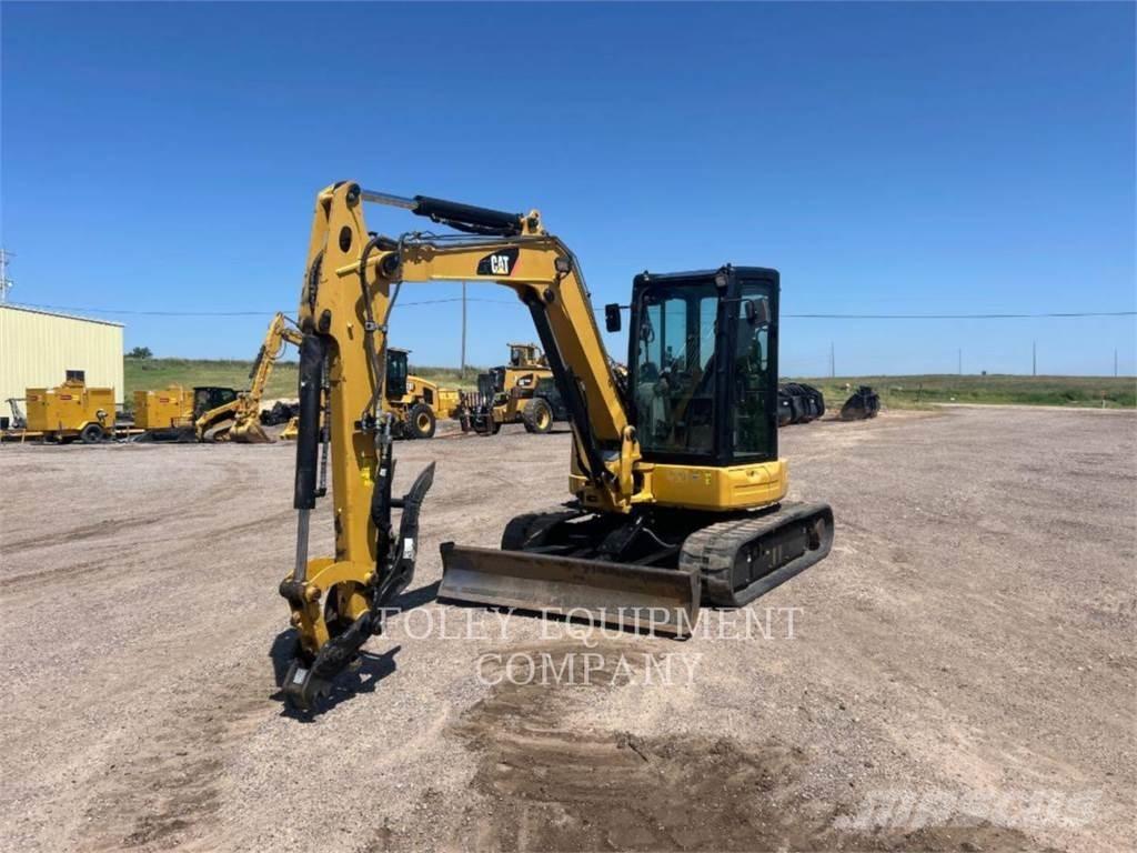CAT 305.5E2LC حفارات زحافة