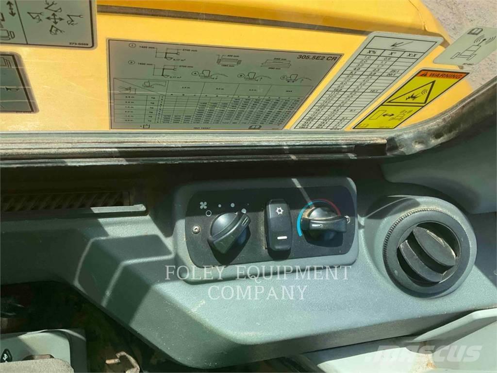 CAT 305.5E2LC حفارات زحافة
