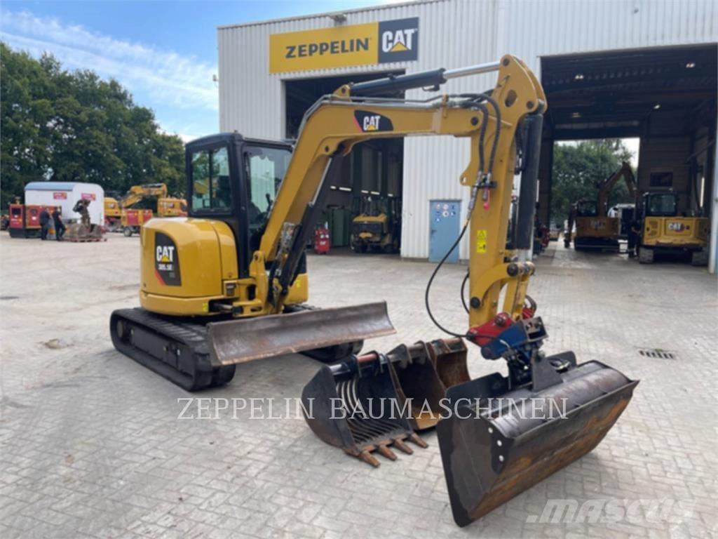 CAT 305.5ECR حفارات زحافة