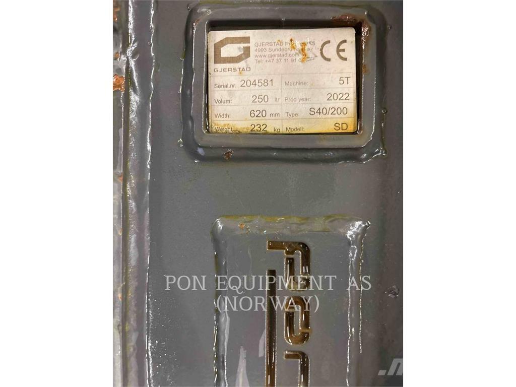 CAT 30507CR حفارات زحافة