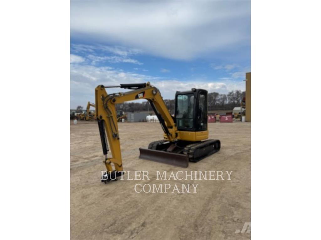 CAT 305C حفارات زحافة