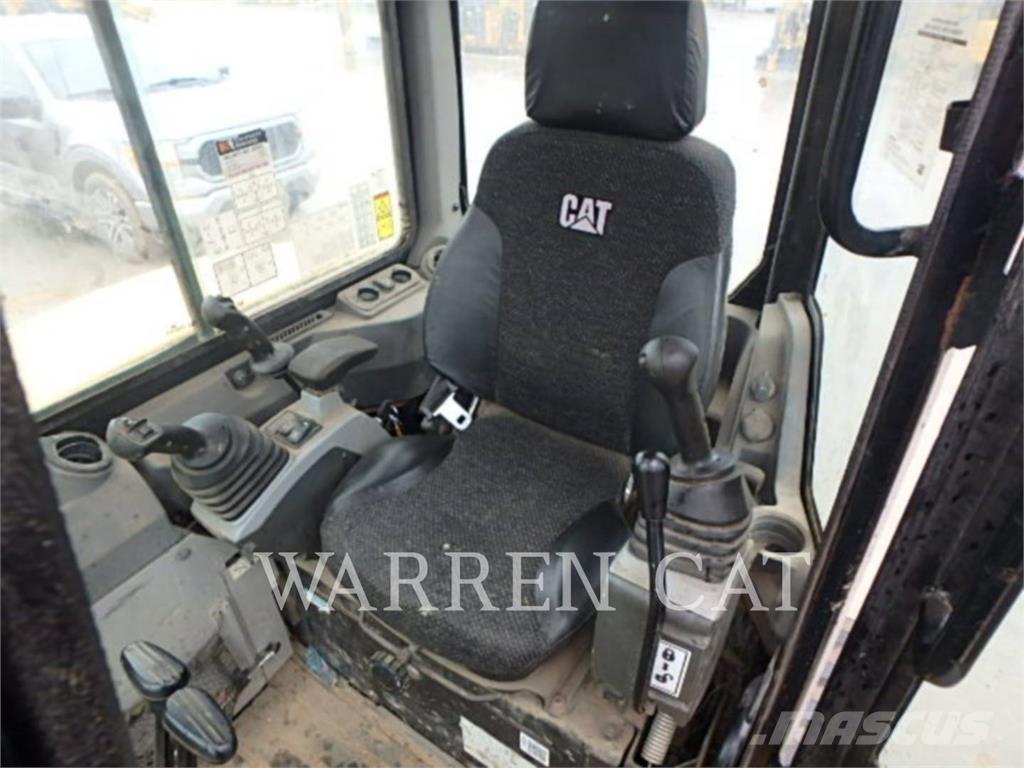 CAT 305E CR حفارات زحافة