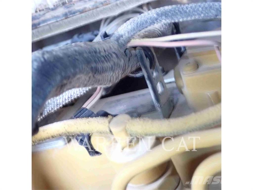 CAT 305E2 حفارات زحافة
