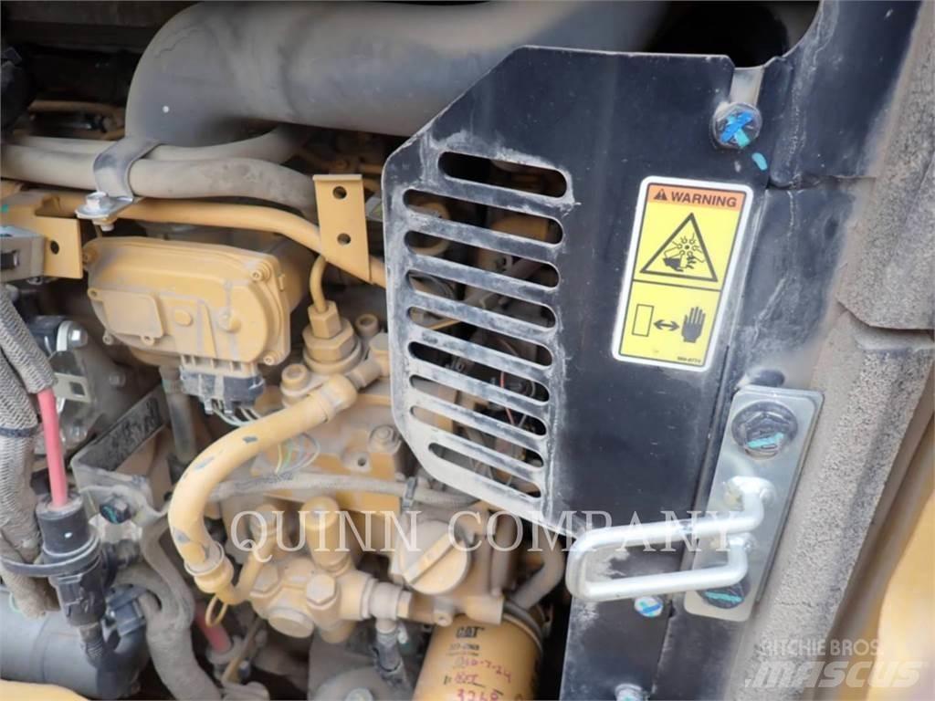 CAT 305E2 حفارات زحافة