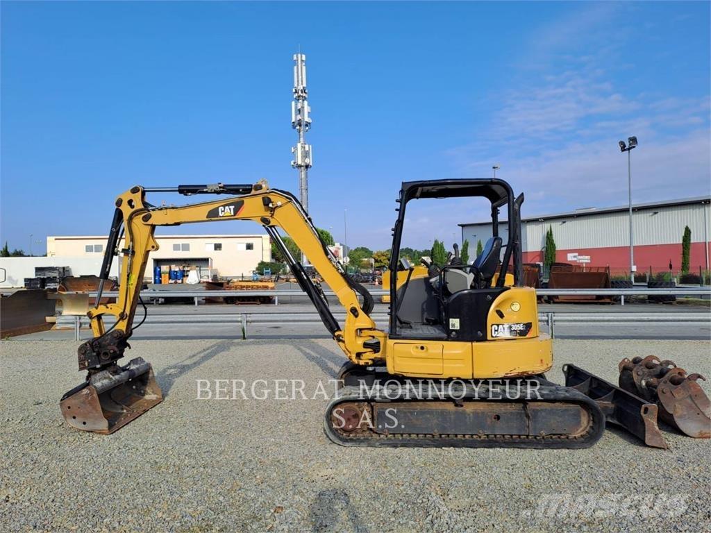 CAT 305E2 حفارات زحافة