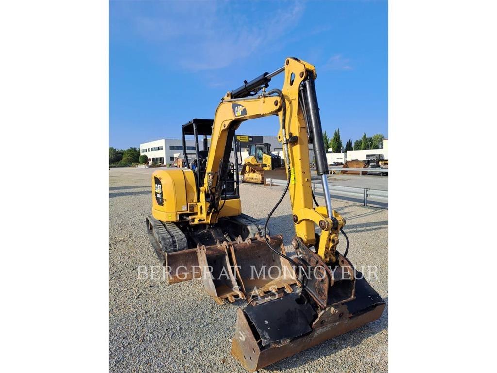 CAT 305E2 حفارات زحافة