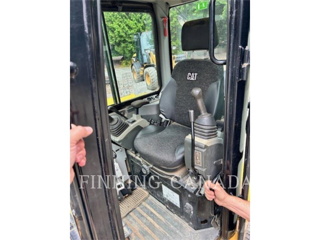 CAT 305E2 حفارات زحافة